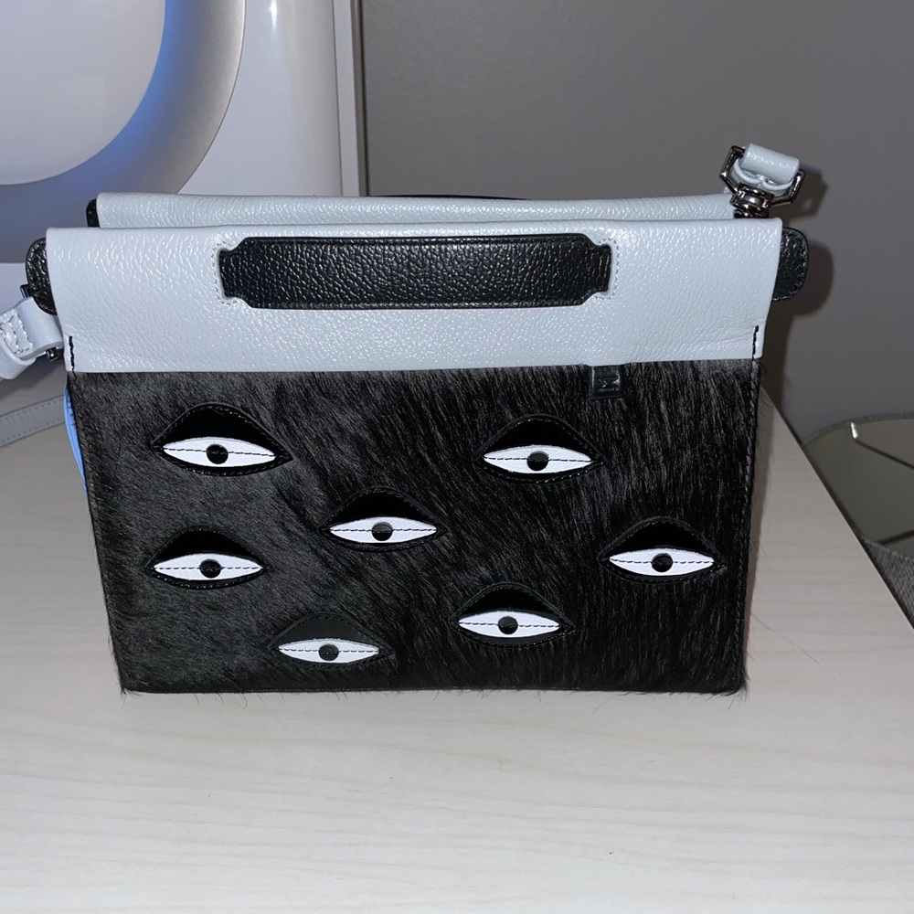 Min and mon purse in mint condition